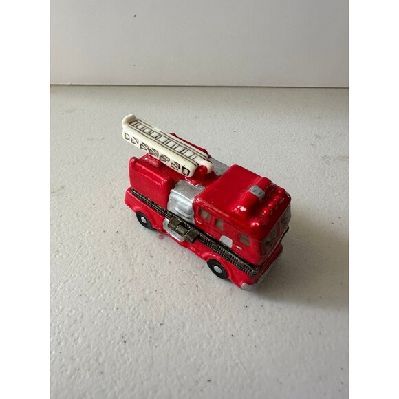 Fire Truck Hydrant Hand Painted Enamel Collector's Magnetic Hinged Trinket Box - Picture 3 of 7